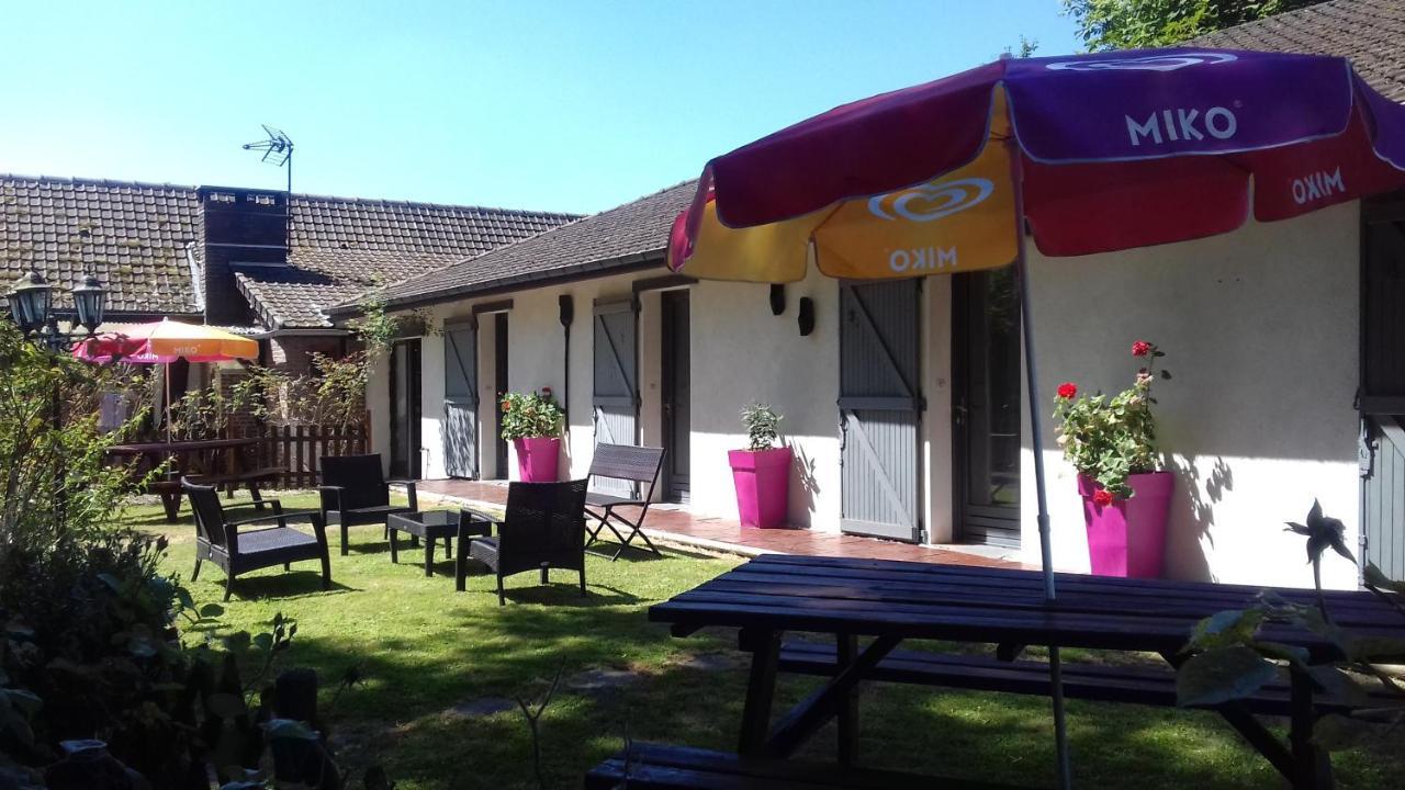 Les Garennes Bed and Breakfast Favières Eksteriør billede