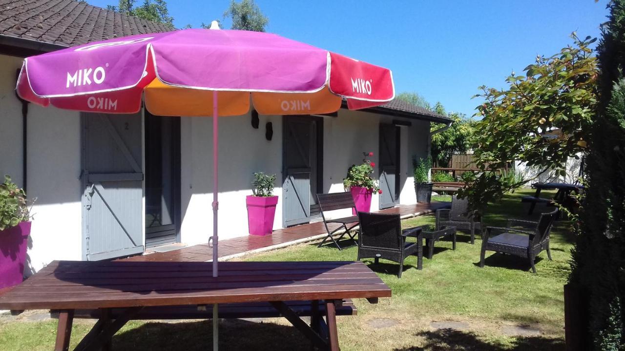 Les Garennes Bed and Breakfast Favières Eksteriør billede